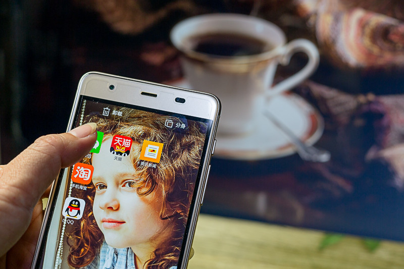 微信QQ能八开，刷脸手机小辣椒S33才安全