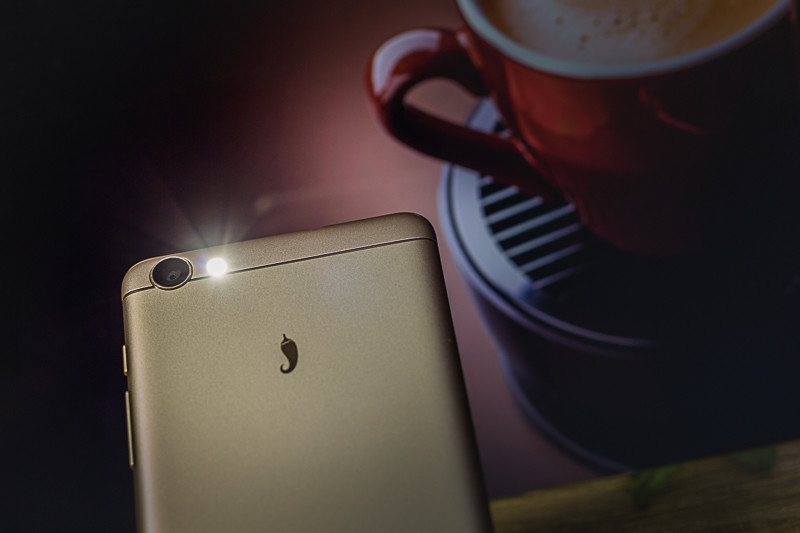 微信QQ能八开，刷脸手机小辣椒S33才安全