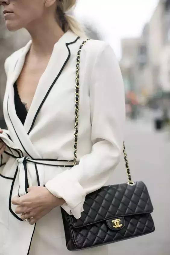 香奈儿购包圣经：经典款哪里买最便宜？