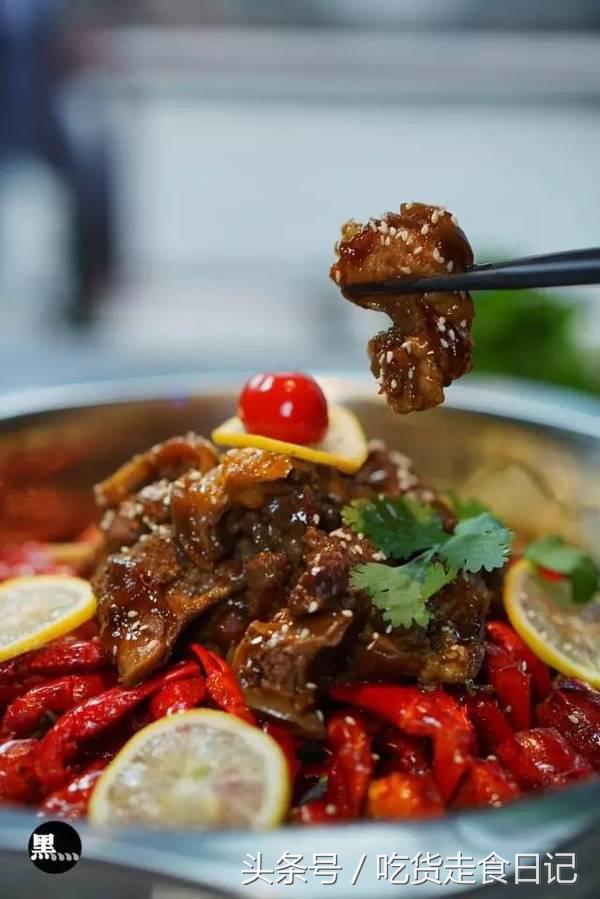 这家店的小龙虾百吃不厌,小龙虾选十三香还是油焖