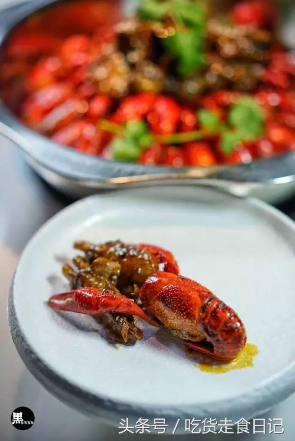 这家店的小龙虾百吃不厌,小龙虾选十三香还是油焖