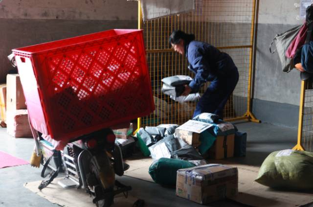 快递员月薪过万为什么依旧缺人,快递员工资不足5000