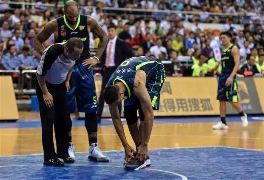 李宁的鞋长时间不穿 (李宁鞋子有小瑕疵给换吗)