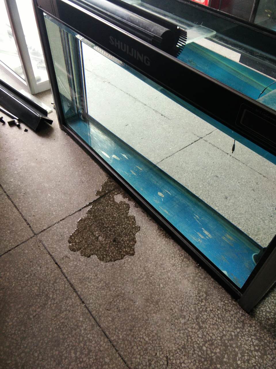 漏水鱼缸废物利用,鱼缸漏水上门维修