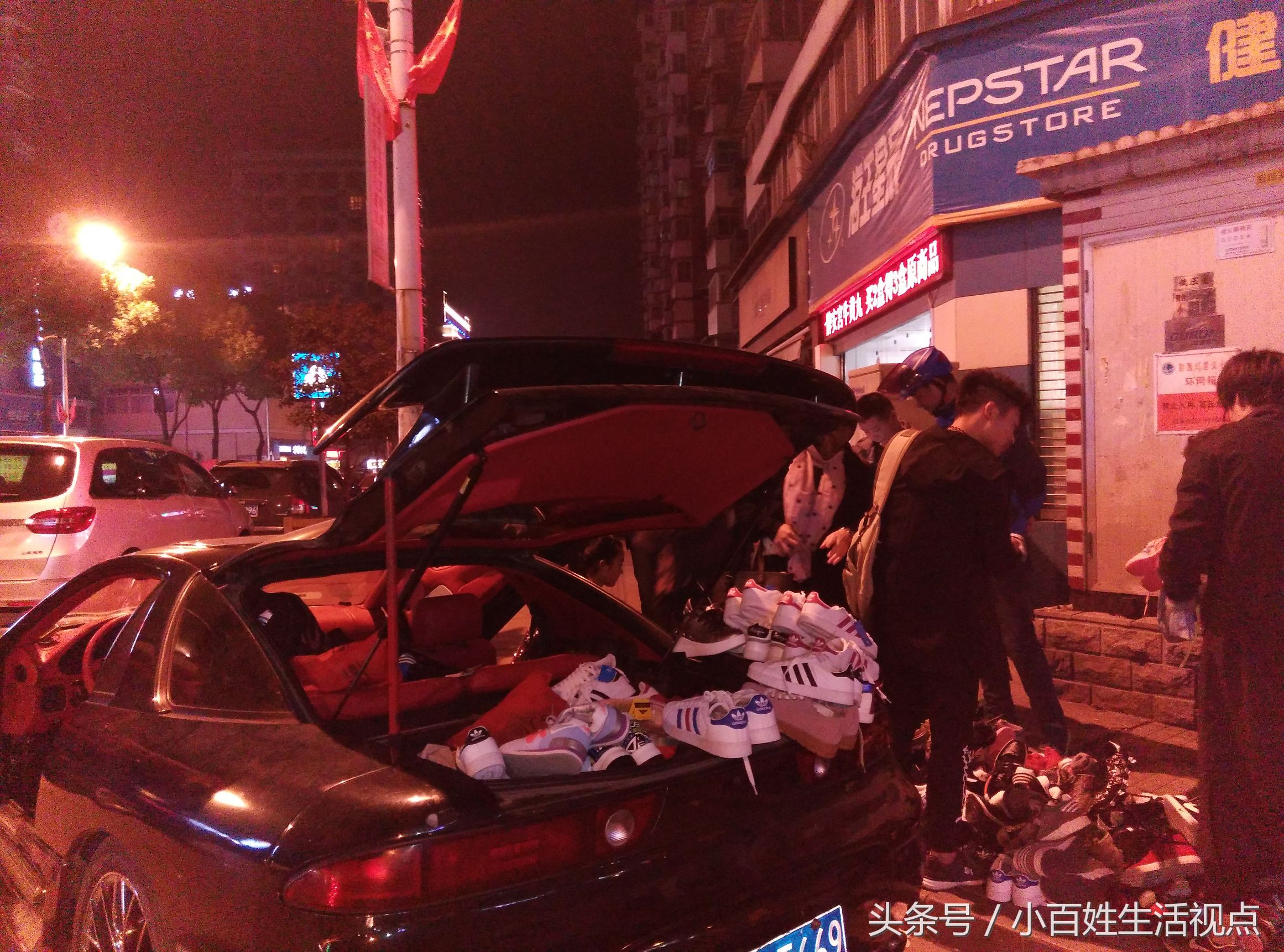 地摊卖鞋真实收入,摆摊卖鞋一个月1200万