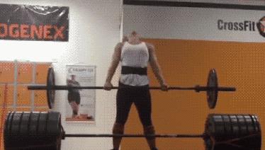 搞笑GIF动态图来袭：小萝莉倒牛奶，场面有点控制不住啊