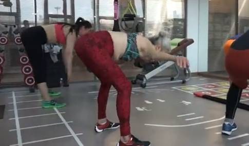 78岁天津老奶奶坚持健身,73岁天津白发奶奶坚持健身13年