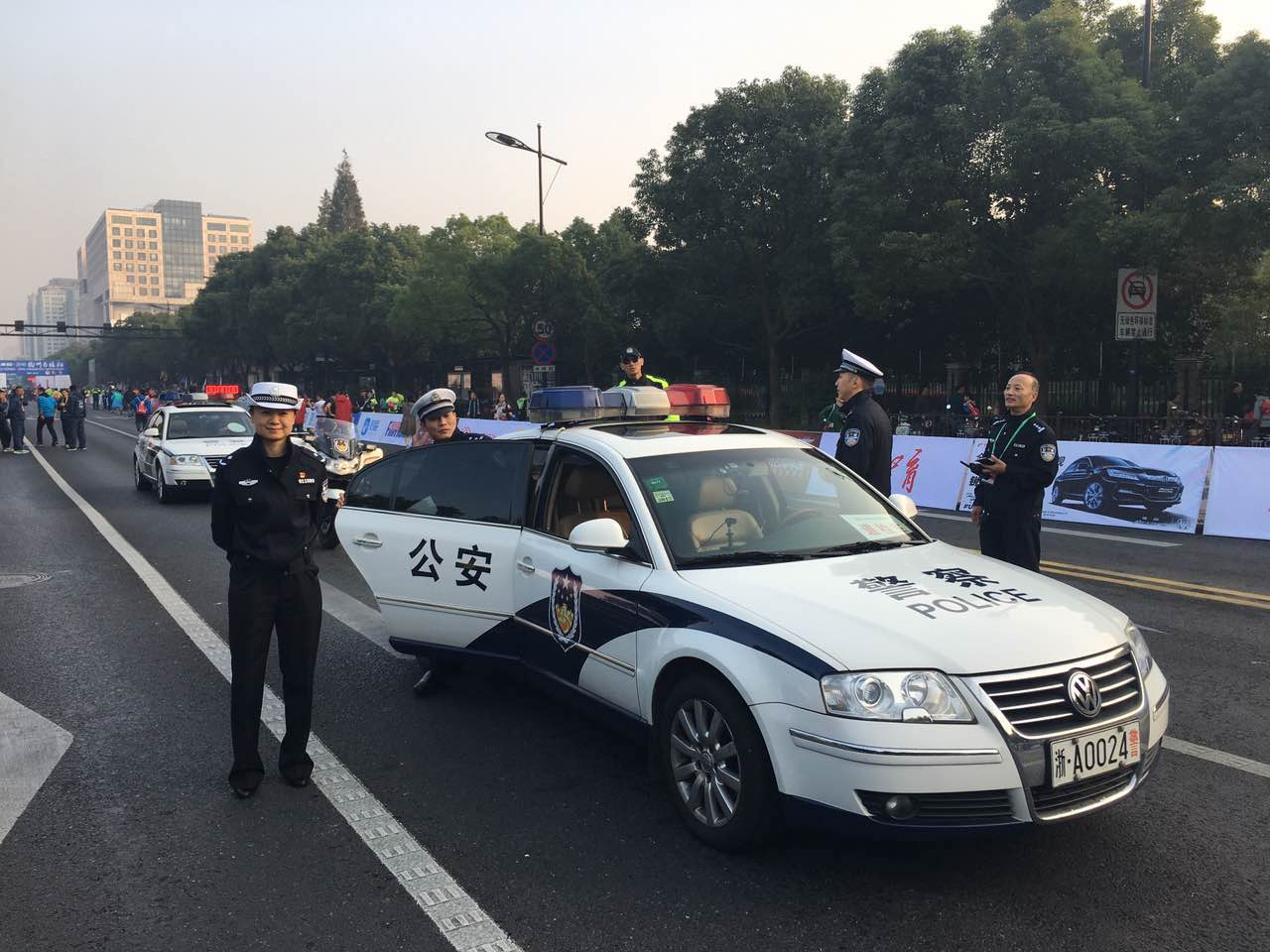 小微拼尽洪荒之力，全程记录杭马！杭州人30年前这样开跑