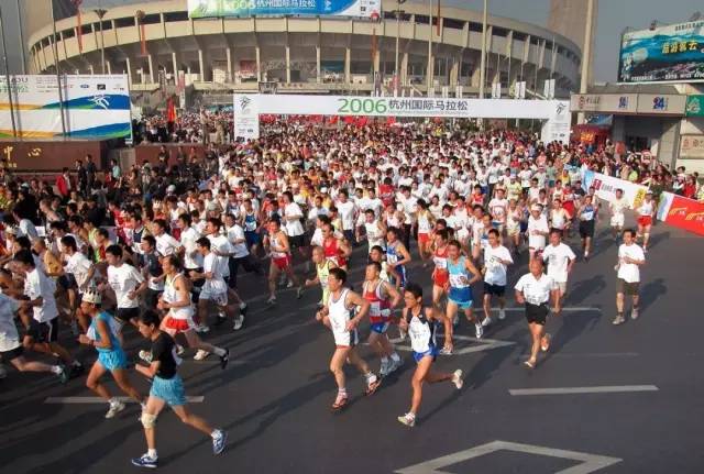 小微拼尽洪荒之力，全程记录杭马！杭州人30年前这样开跑