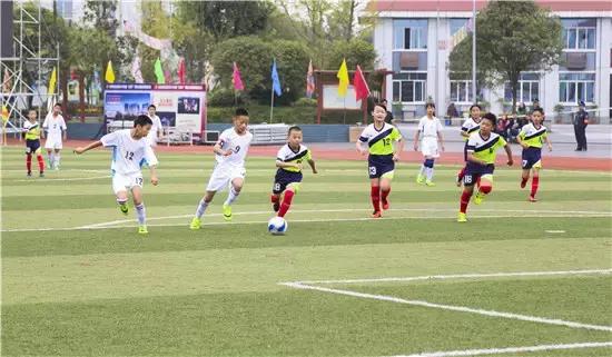 广安：快乐足球“红星”闪耀