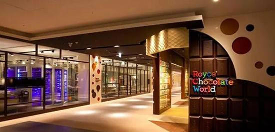 不出国门就能享受进口好商品,不出国门也能观赏到异国风情建筑