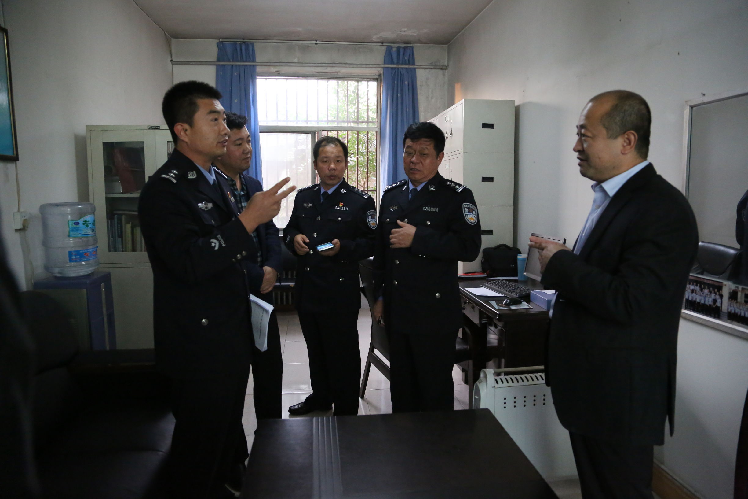 我身边的优秀党员戒毒警察,我身边的英雄警察