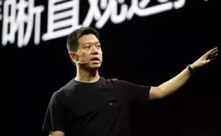 贾跃亭蒙眼狂奔的照片,贾跃亭名言蒙眼狂奔