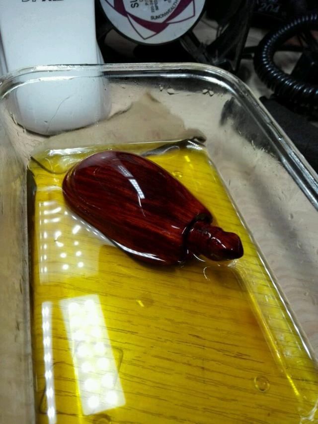 从朋友那抢了块料子,心情不好雕个乌龟王八蛋!