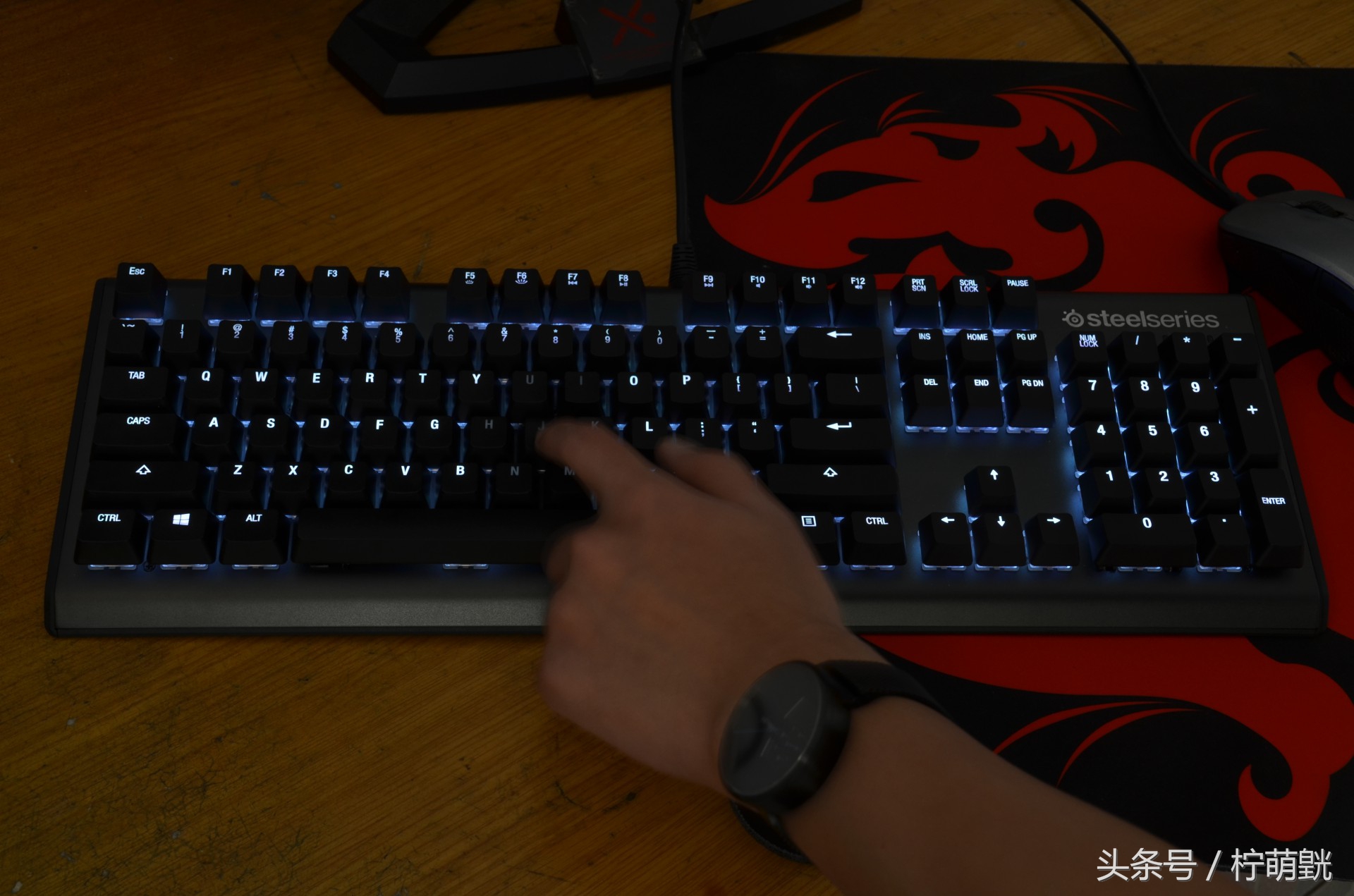 顶级rgb机械键盘,赛睿apexprort机械键盘评测