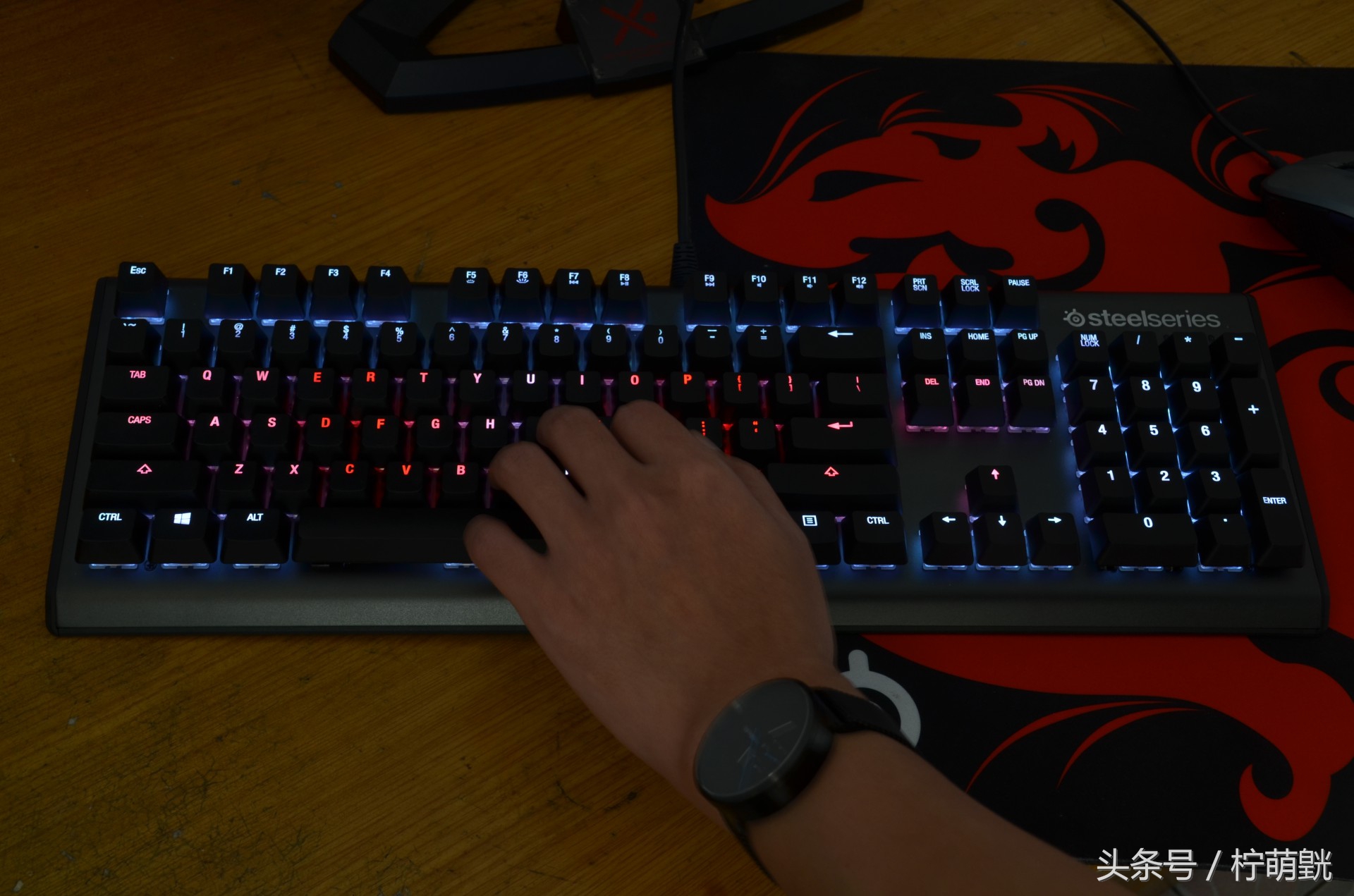 顶级rgb机械键盘,赛睿apexprort机械键盘评测