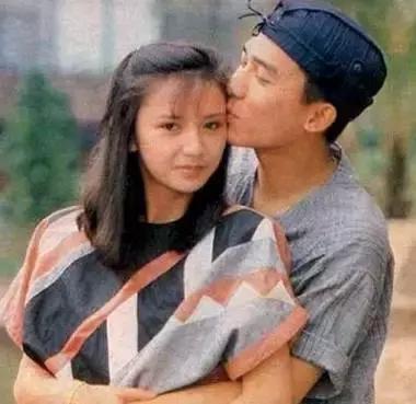 网友说,他的眼神无法以言语来形容