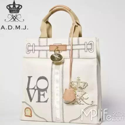 适合年轻人的潮牌包包品牌,目前日本最流行的包包