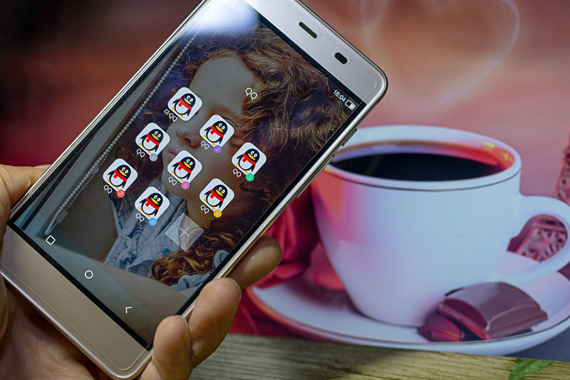 微信QQ能八开，刷脸手机小辣椒S33才安全