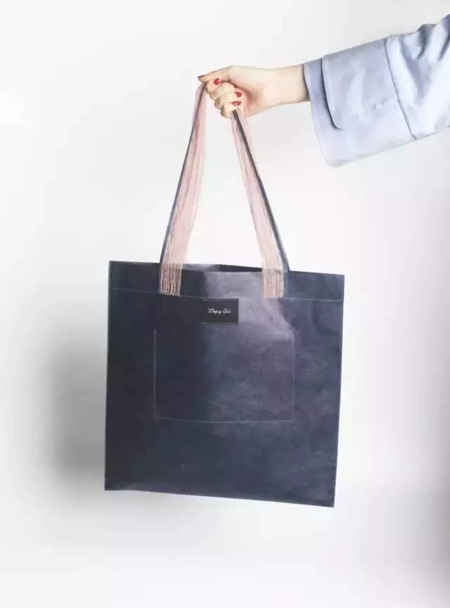 他们在老厂房玩这个，刺激得飞起来