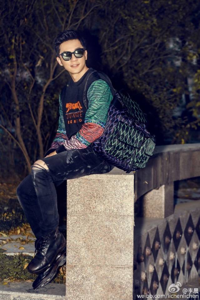 今日发售的HMXKenzo联名款，就算丑哭也要买