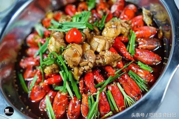这家店的小龙虾百吃不厌,小龙虾选十三香还是油焖