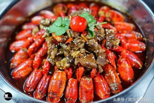 这家店的小龙虾百吃不厌,小龙虾选十三香还是油焖