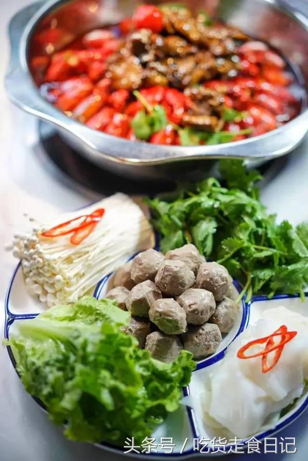 这家店的小龙虾百吃不厌,小龙虾选十三香还是油焖