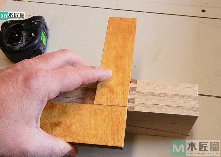 如何diy花瓶,怎样用塑料瓶做插花的花瓶