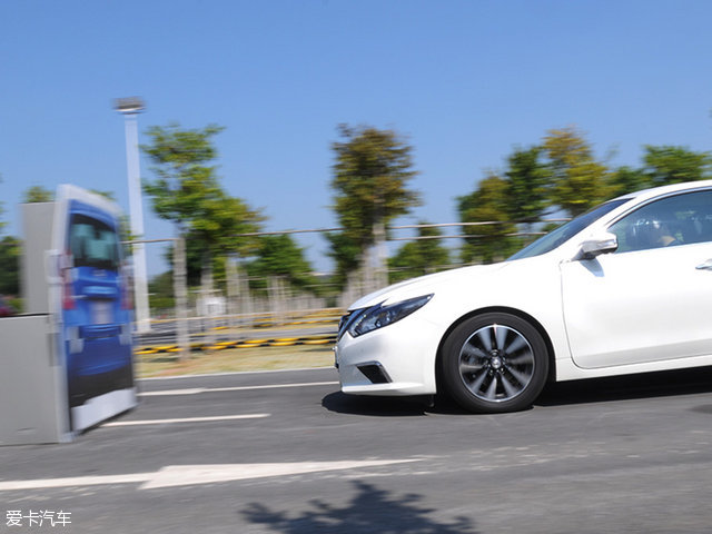 天籁主打就是静谧舒适,新款天籁的安全性