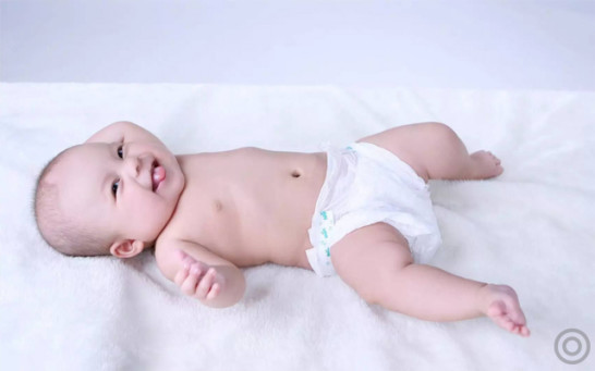 冬天给宝宝穿厚点的纸尿裤保暖吗,冬天宝宝穿纸尿裤的正确方法