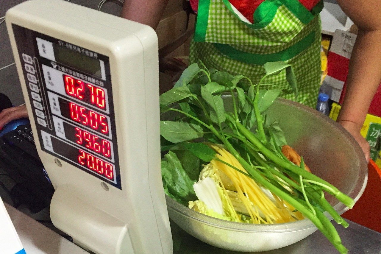 我吃遍10步可见的麻辣烫，做出了这篇测评