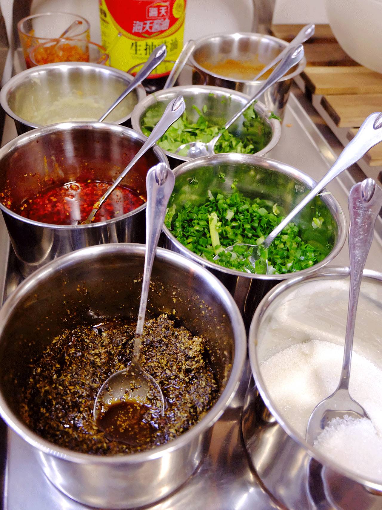 我吃遍10步可见的麻辣烫，做出了这篇测评