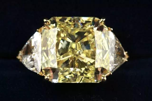 用一支口红就能搞定的妹子，直男为什么要买包？