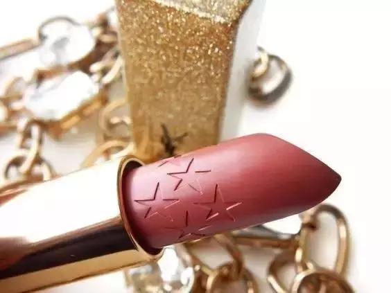 用一支口红就能搞定的妹子，直男为什么要买包？