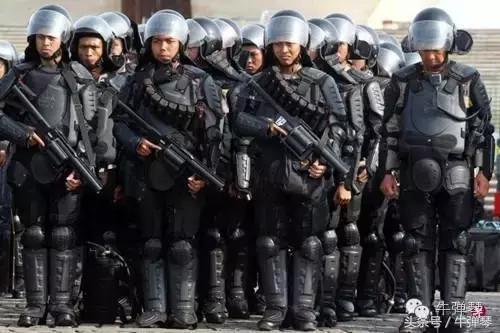 刚刚，印尼*行游**演变成骚乱，华人千万要小心了！