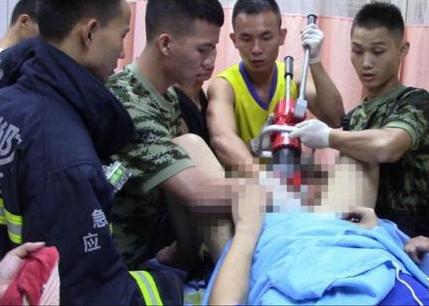 磁吸背夹,被强磁夹到手之后发紫