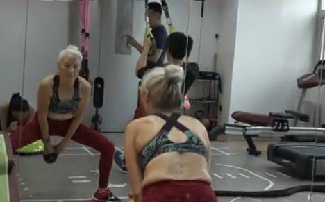 78岁天津老奶奶坚持健身,73岁天津白发奶奶坚持健身13年