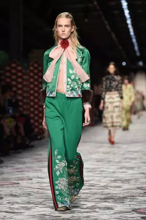 有一种裤子｜过去你瞧不上今天就让你攀不起