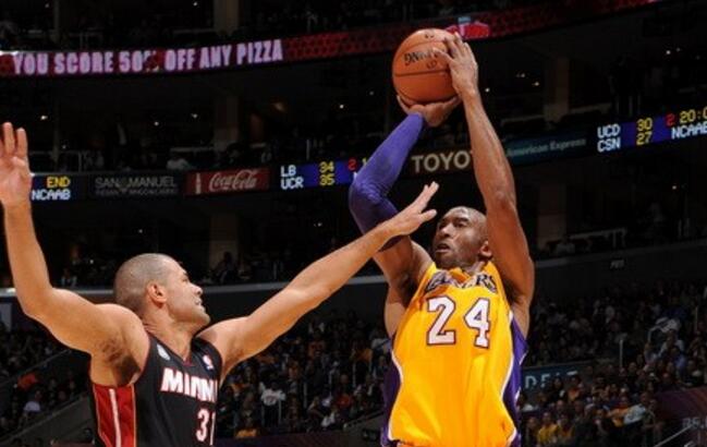 nba遮眼防守是不是犯规,防守遮眼犯规