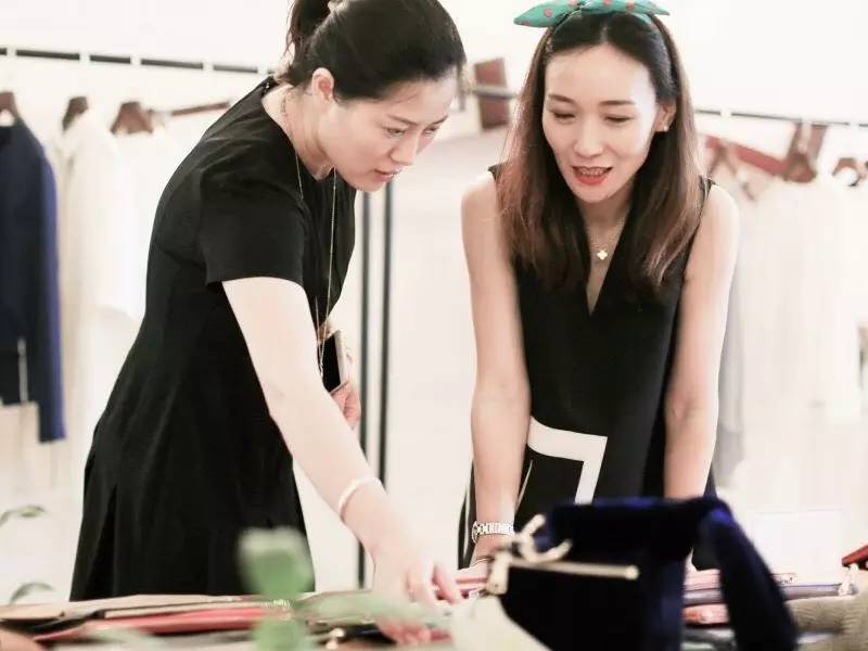 为了了解什么是好物,她3年时间把自己家所有家具摆设换了3遍