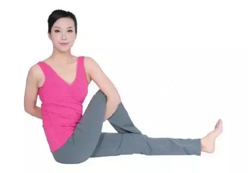 缓解肠胃不舒服的瑜伽教程,肠胃不适瑜伽动作