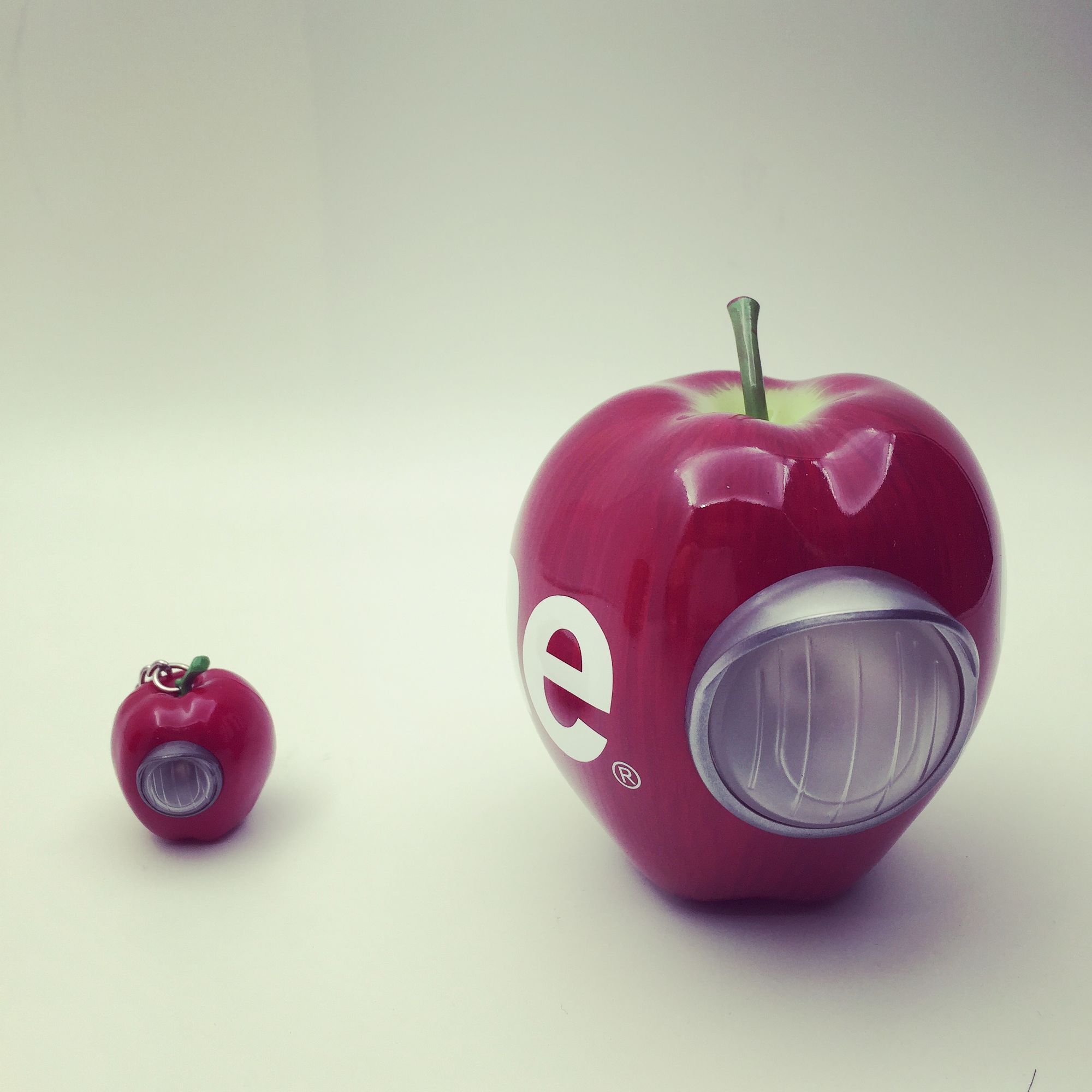 一块700多砖头一个上千的苹果,SUPREME颠覆你的价值观