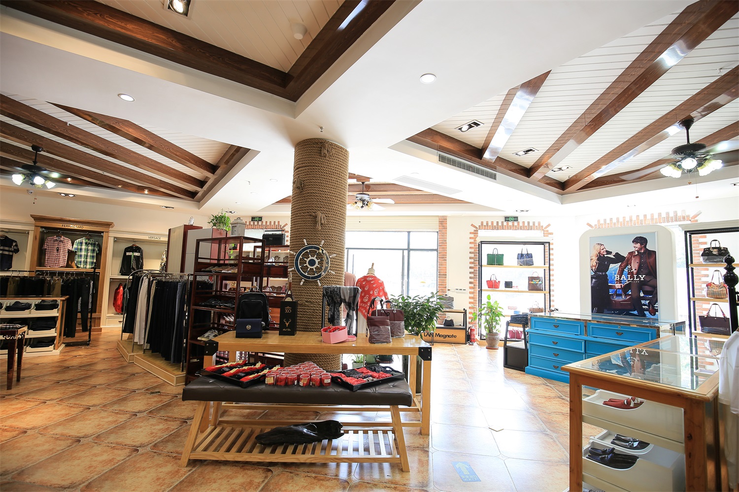 襄阳思新设计--马戈雷特奢侈品集合店