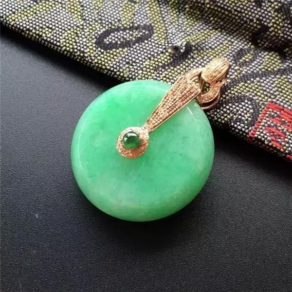 网购翡翠有哪些优缺点？又需要注意什么？