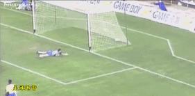 足球中场任意球的技巧,罗纳德科曼罚球技巧