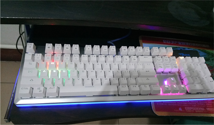 瀹滃崥鏈烘閿洏k727鐏晥,瀹滃崥k725涓冨僵鎮诞鑳屽厜娓告垙閿洏