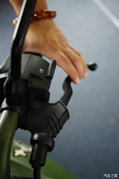 解放军现役嘉陵600边三轮摩托数据,军用嘉陵电喷600边三轮摩托参数