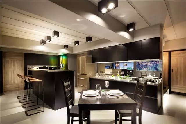 新房子筒灯射灯怎么装,房顶怎么安装轨道射灯