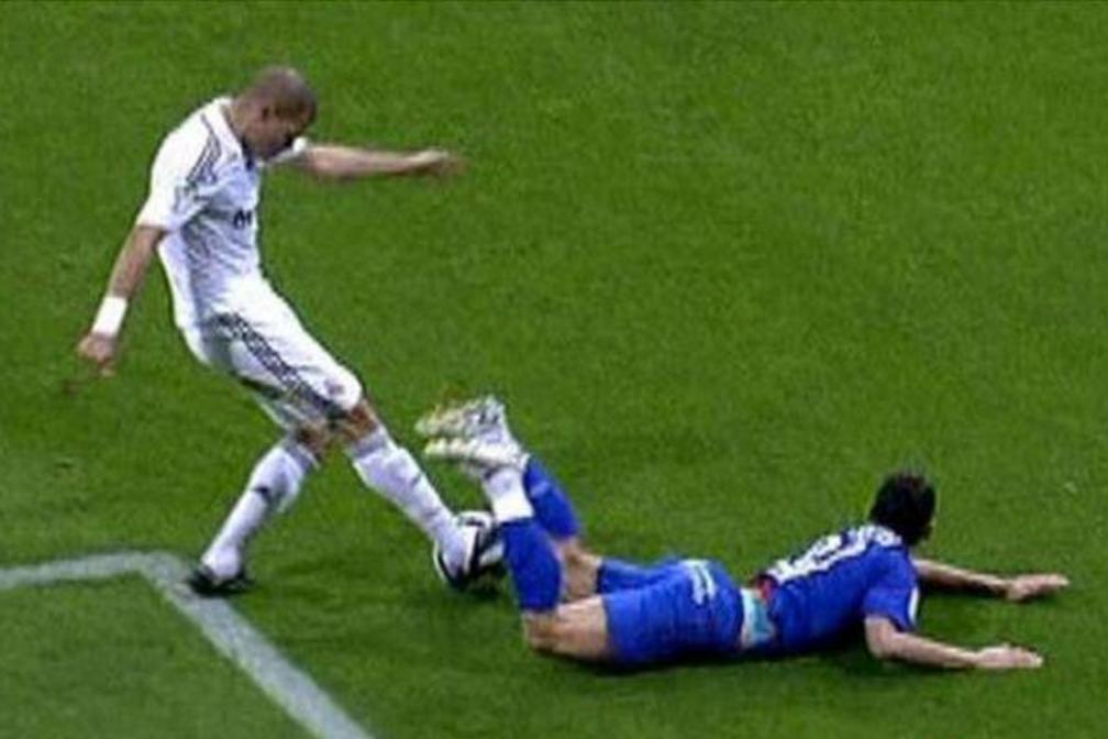 脚踢梅西,脚踢梅西的视频